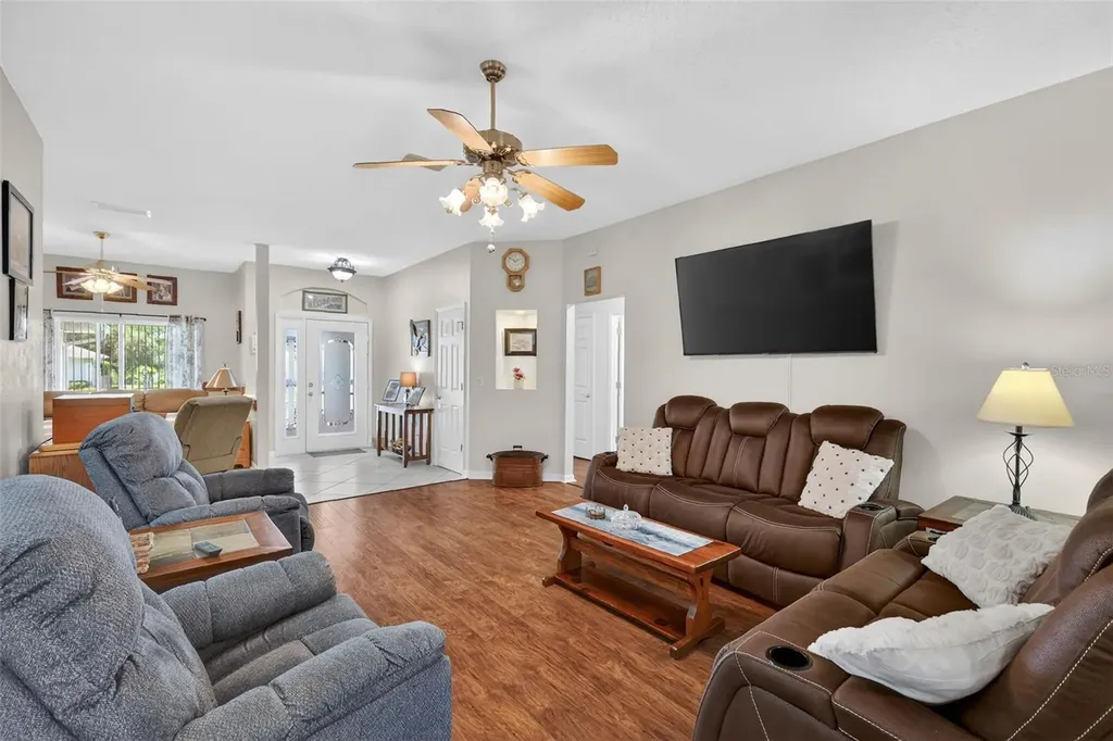 21811 King Henry Avenue Leesburg FL 34748