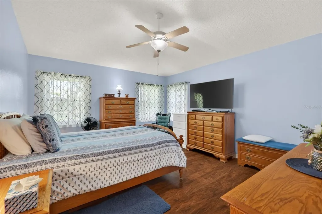 21811 King Henry Avenue Leesburg FL 34748