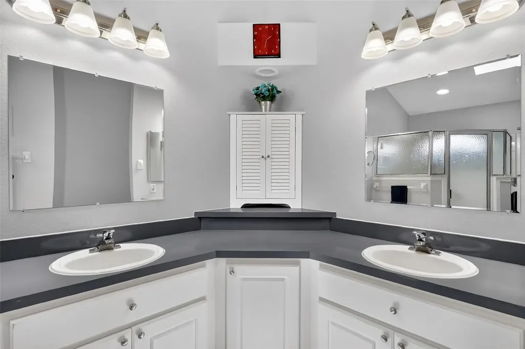 21811 King Henry Avenue Leesburg FL 34748