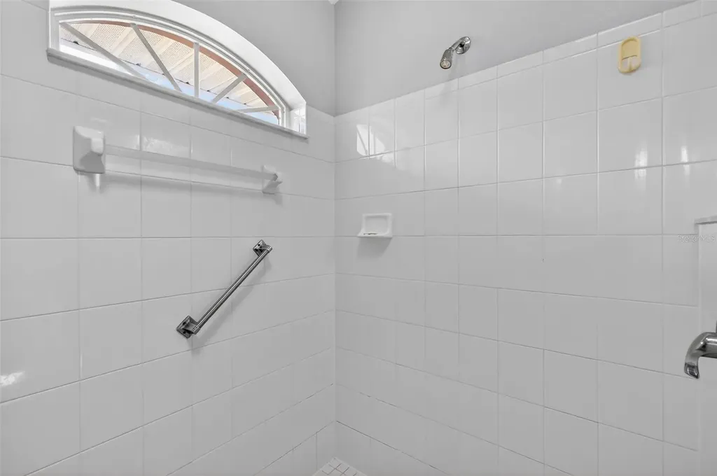 21811 King Henry Avenue Leesburg FL 34748