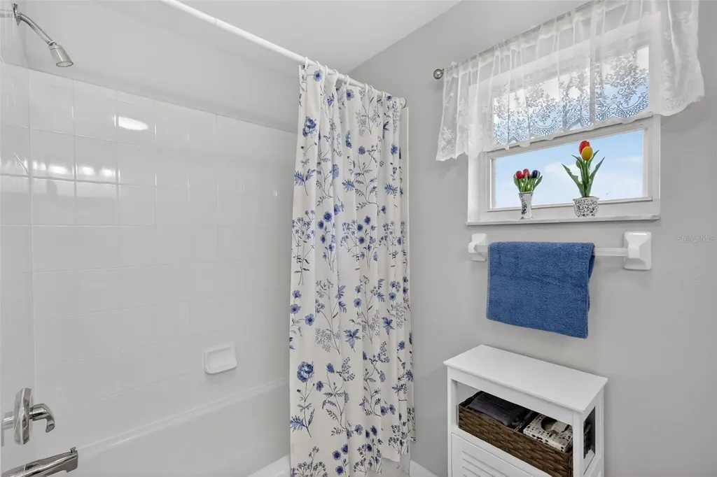 21811 King Henry Avenue Leesburg FL 34748