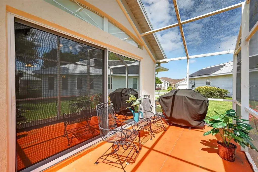 21811 King Henry Avenue Leesburg FL 34748