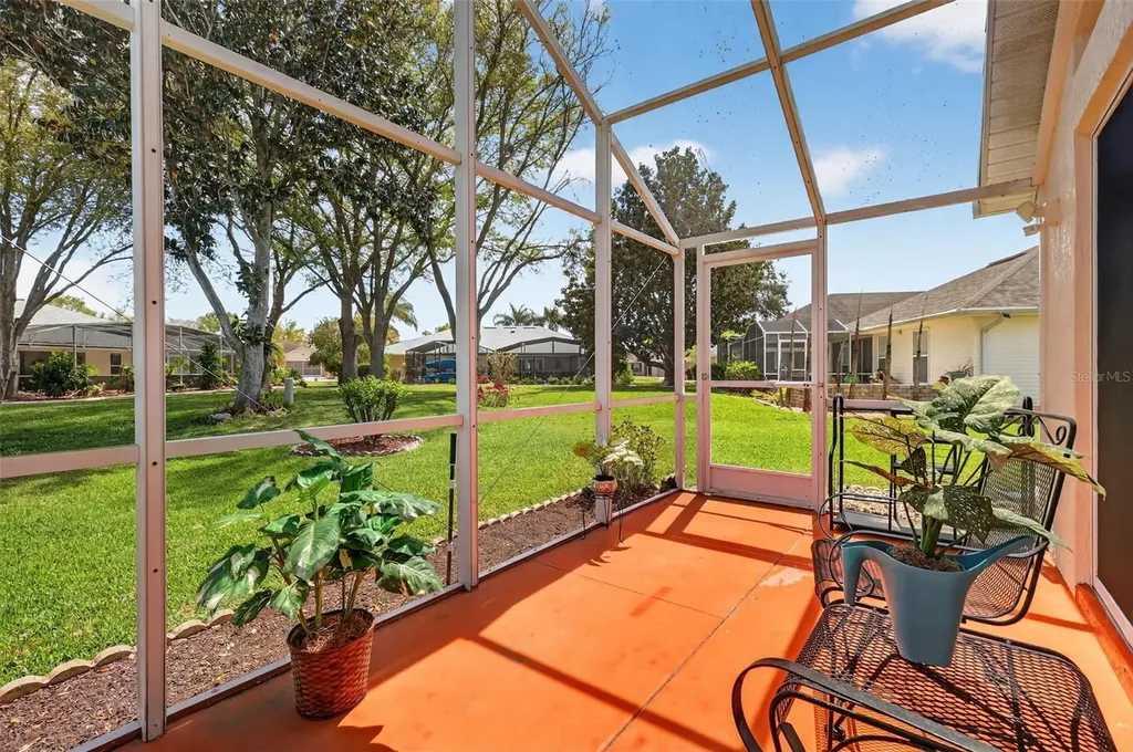 21811 King Henry Avenue Leesburg FL 34748