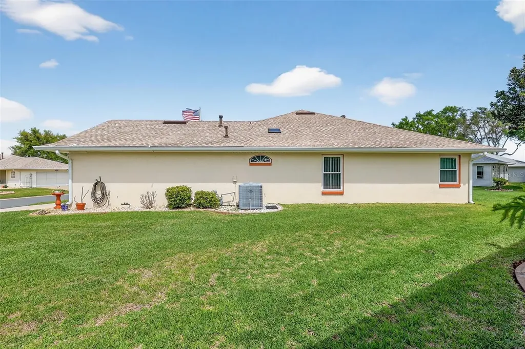 21811 King Henry Avenue Leesburg FL 34748
