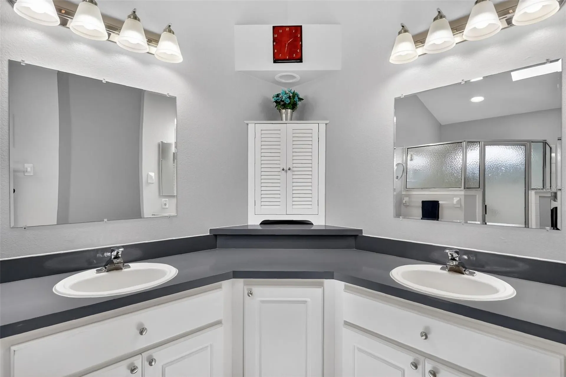 21811 King Henry Avenue Leesburg FL 34748