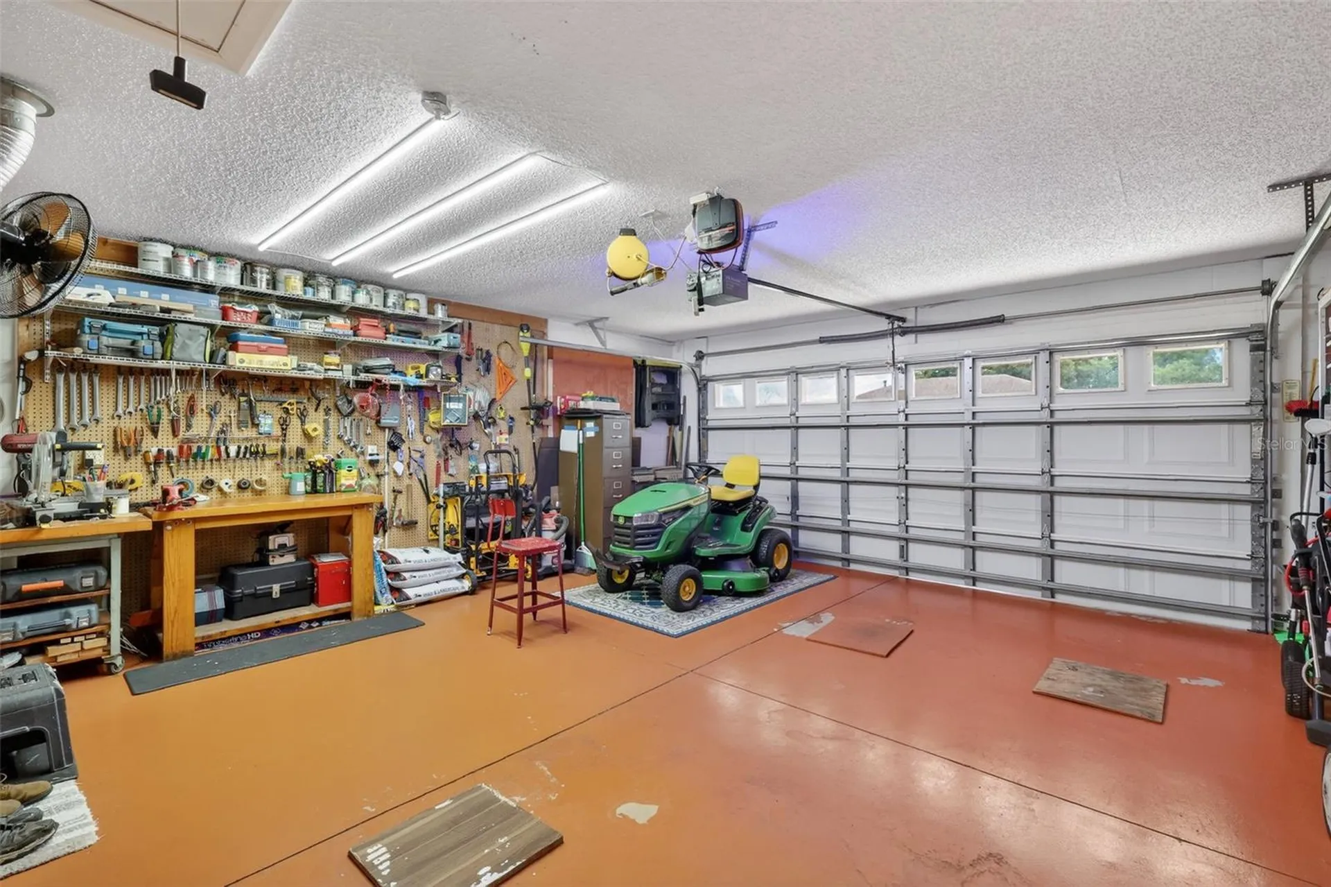 21811 King Henry Avenue Leesburg FL 34748