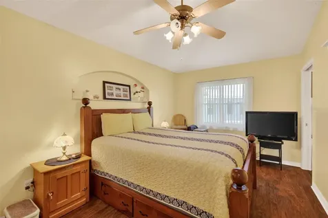 21811 King Henry Avenue Leesburg FL 34748