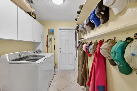 21811 King Henry Avenue Leesburg FL 34748