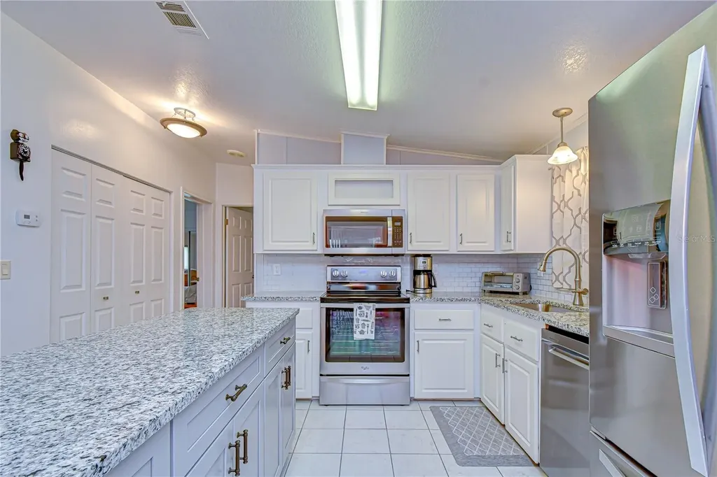 37232 Neukom Avenue Zephyrhills FL 33541