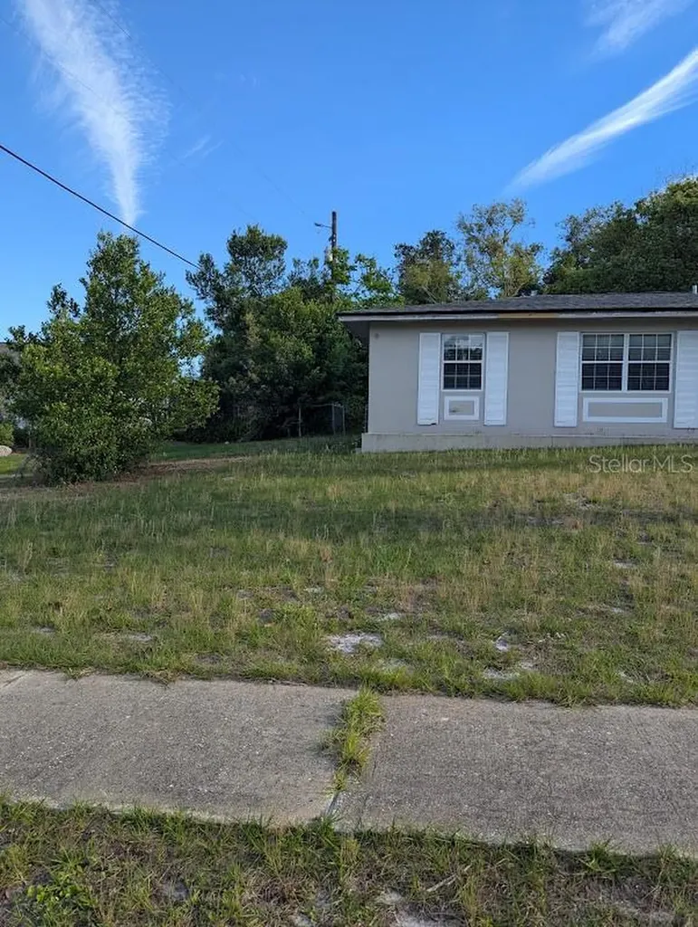 1725 Twin Oak Street Deltona FL 32725