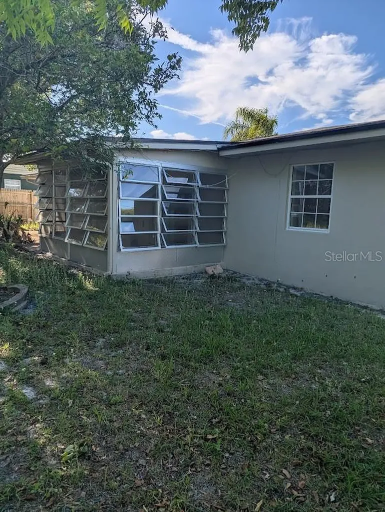 1725 Twin Oak Street Deltona FL 32725