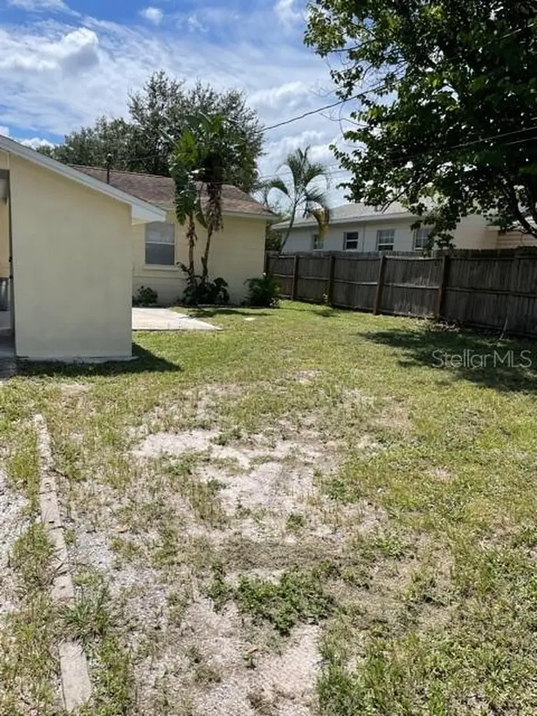 4083 30th Avenue N St Petersburg FL 33713