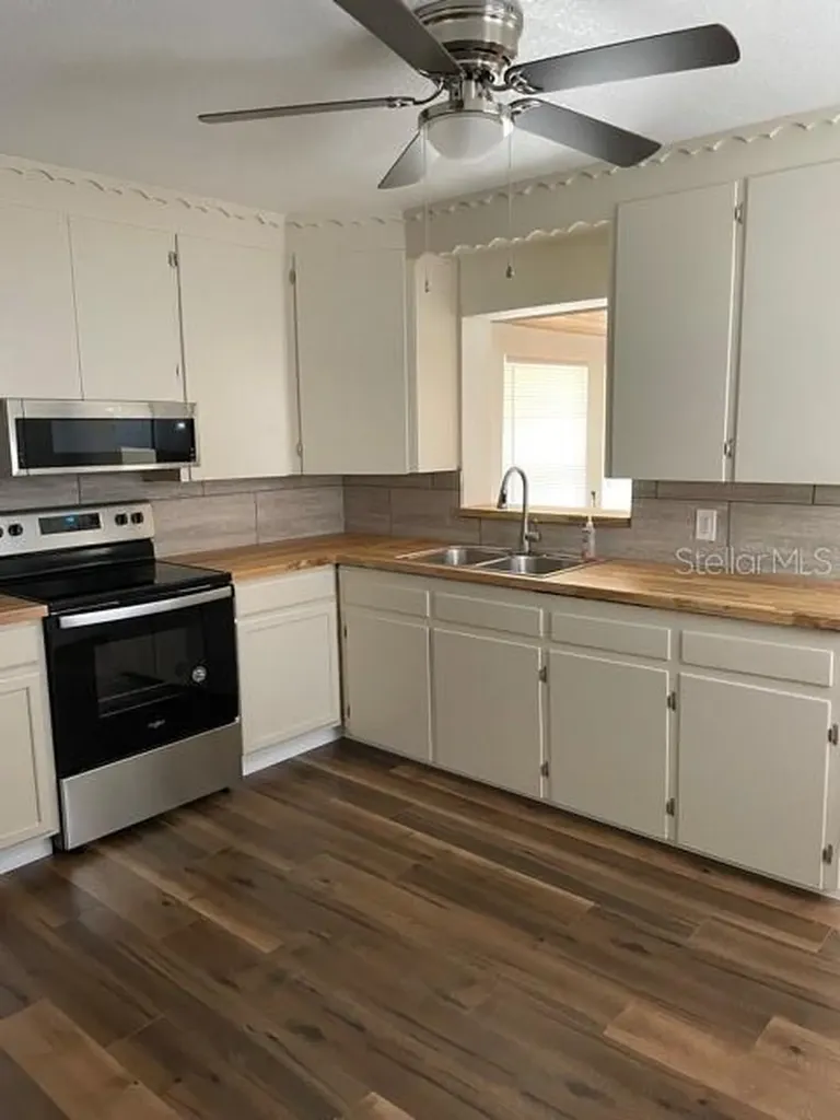 4083 30th Avenue N St Petersburg FL 33713