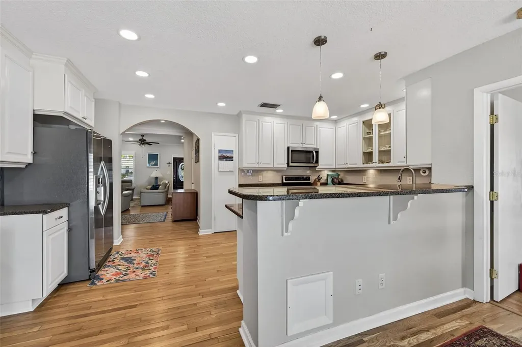 169 27th Avenue N St Petersburg FL 33704