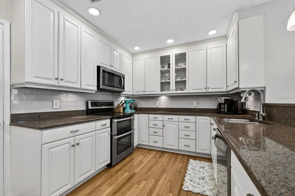 169 27th Avenue N St Petersburg FL 33704