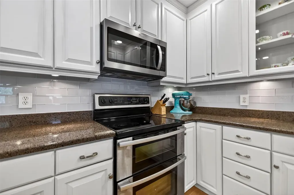 169 27th Avenue N St Petersburg FL 33704