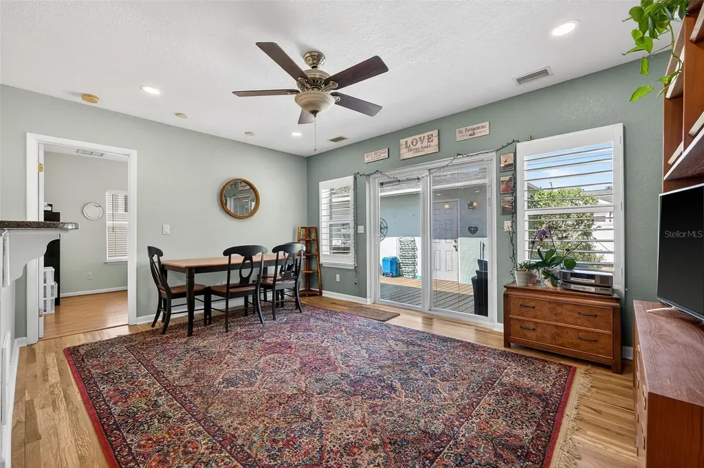 169 27th Avenue N St Petersburg FL 33704