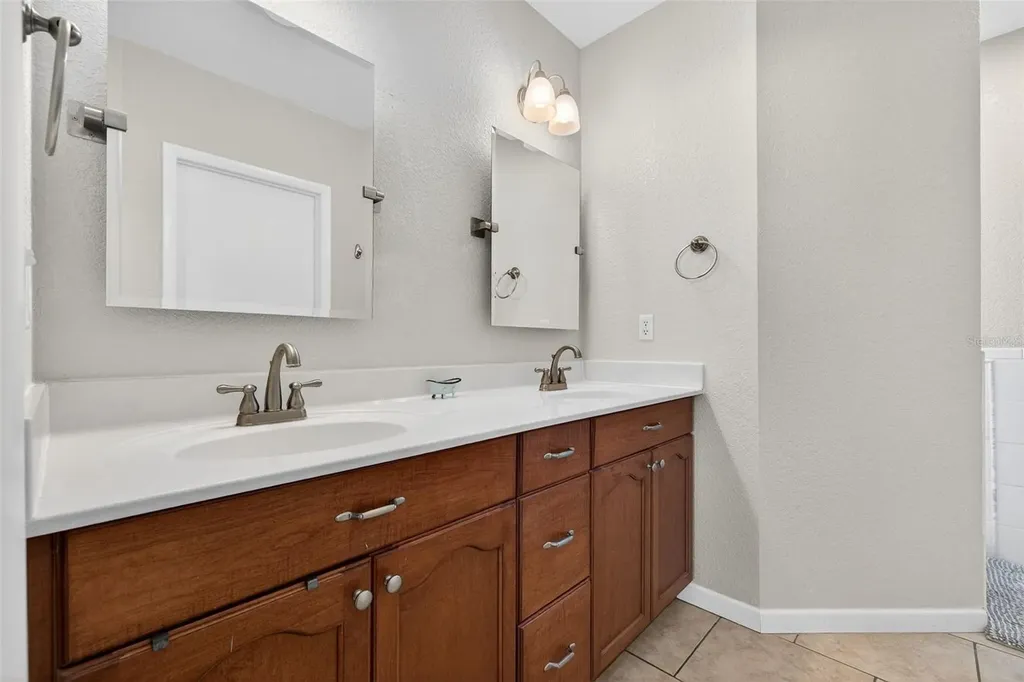 169 27th Avenue N St Petersburg FL 33704