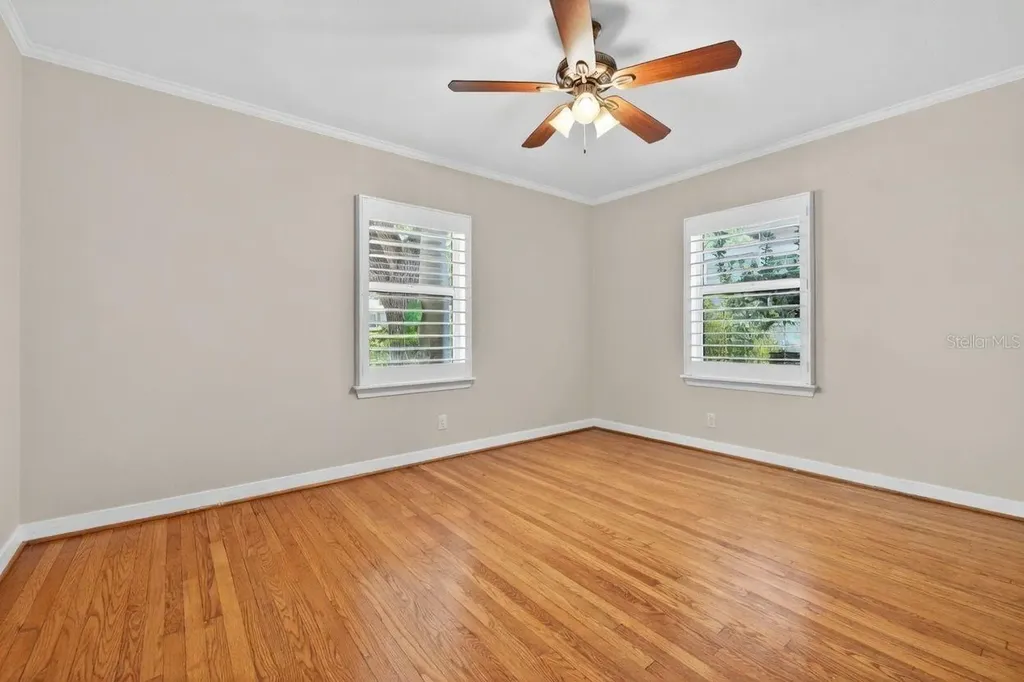 169 27th Avenue N St Petersburg FL 33704