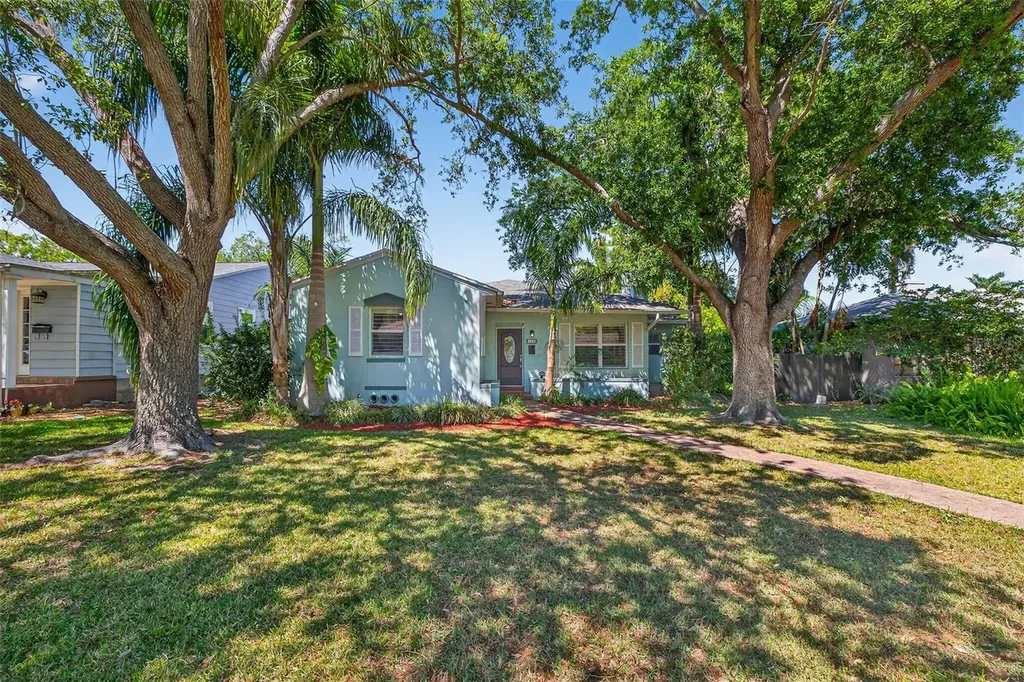 169 27th Avenue N St Petersburg FL 33704