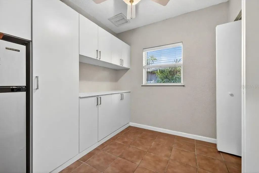 169 27th Avenue N St Petersburg FL 33704