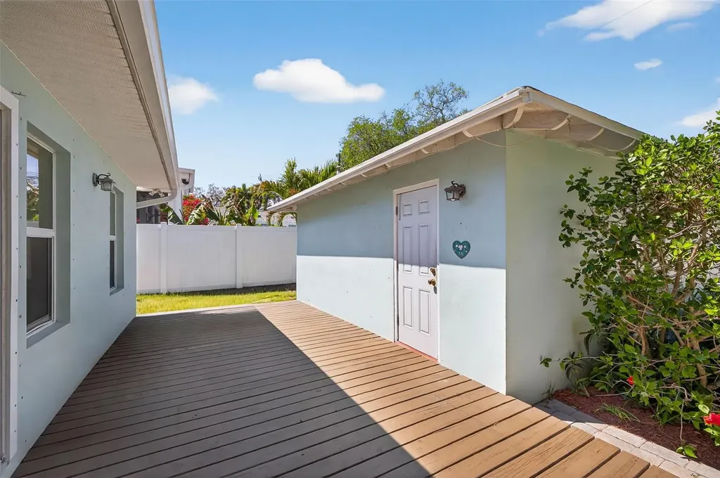 169 27th Avenue N St Petersburg FL 33704