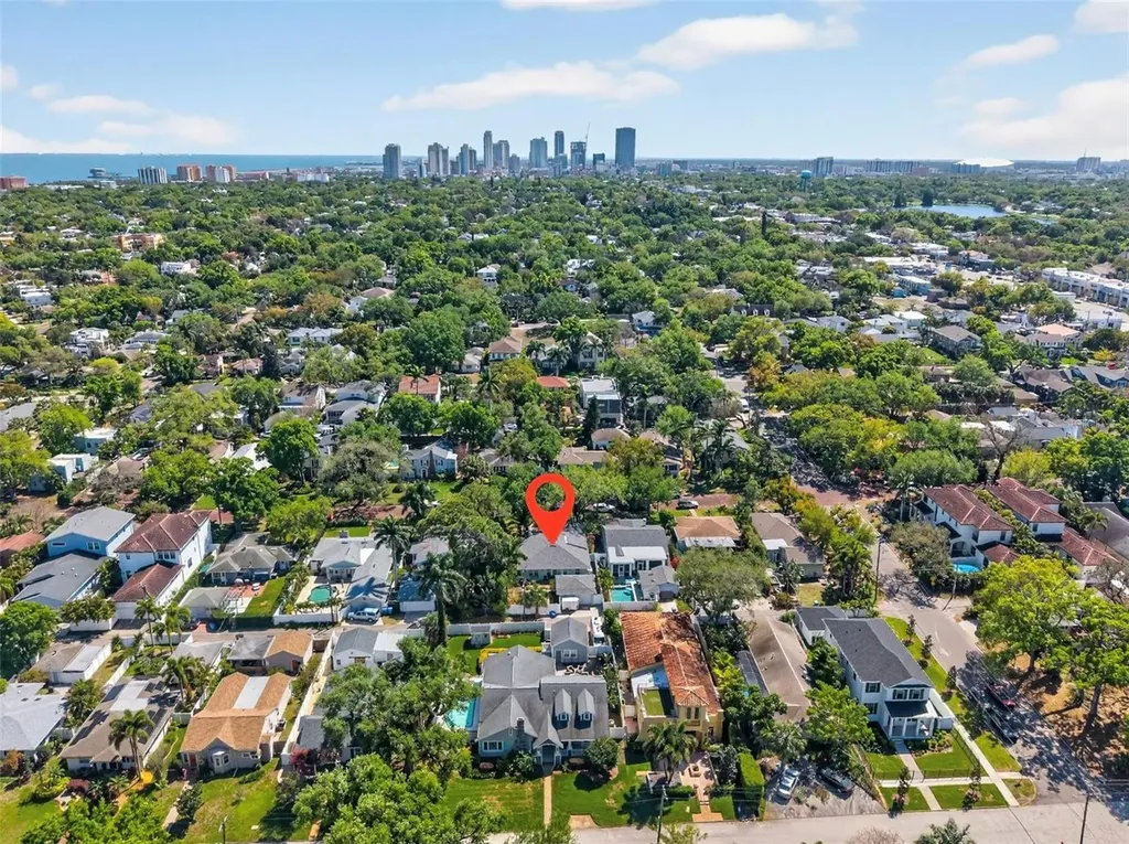 169 27th Avenue N St Petersburg FL 33704