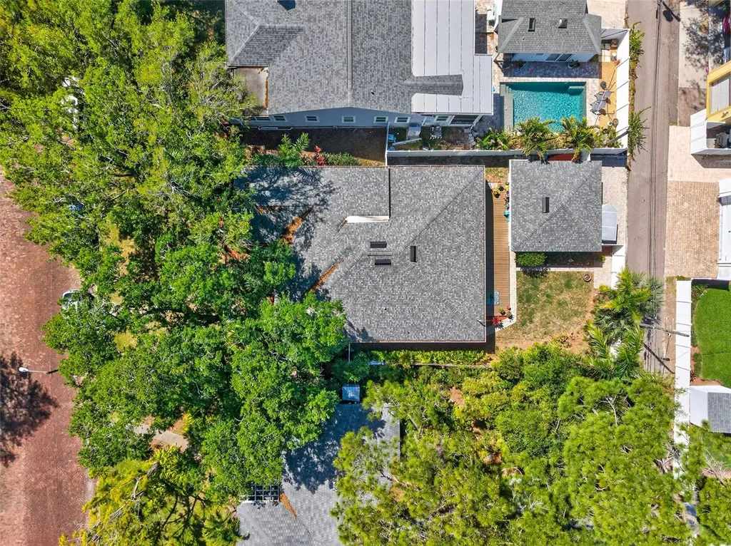 169 27th Avenue N St Petersburg FL 33704