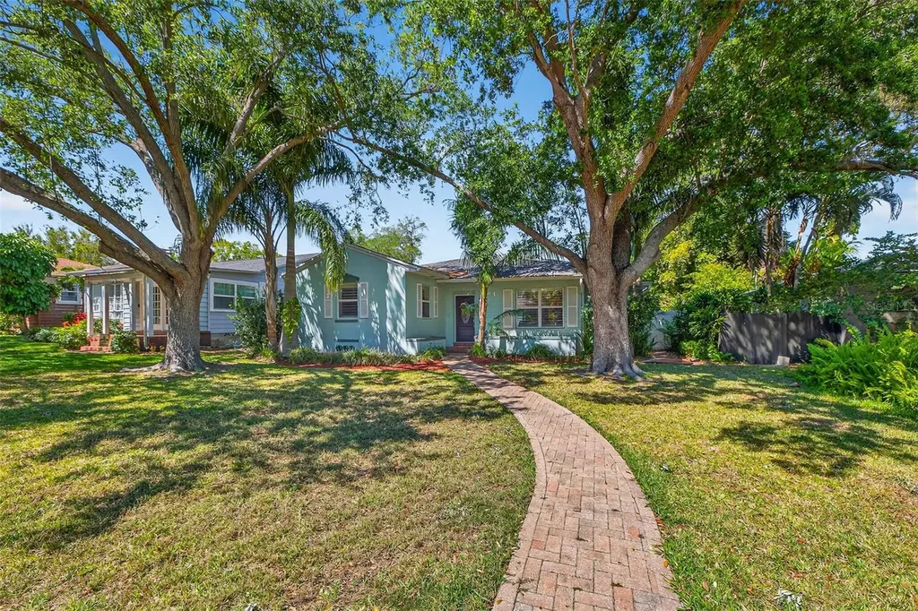 169 27th Avenue N St Petersburg FL 33704