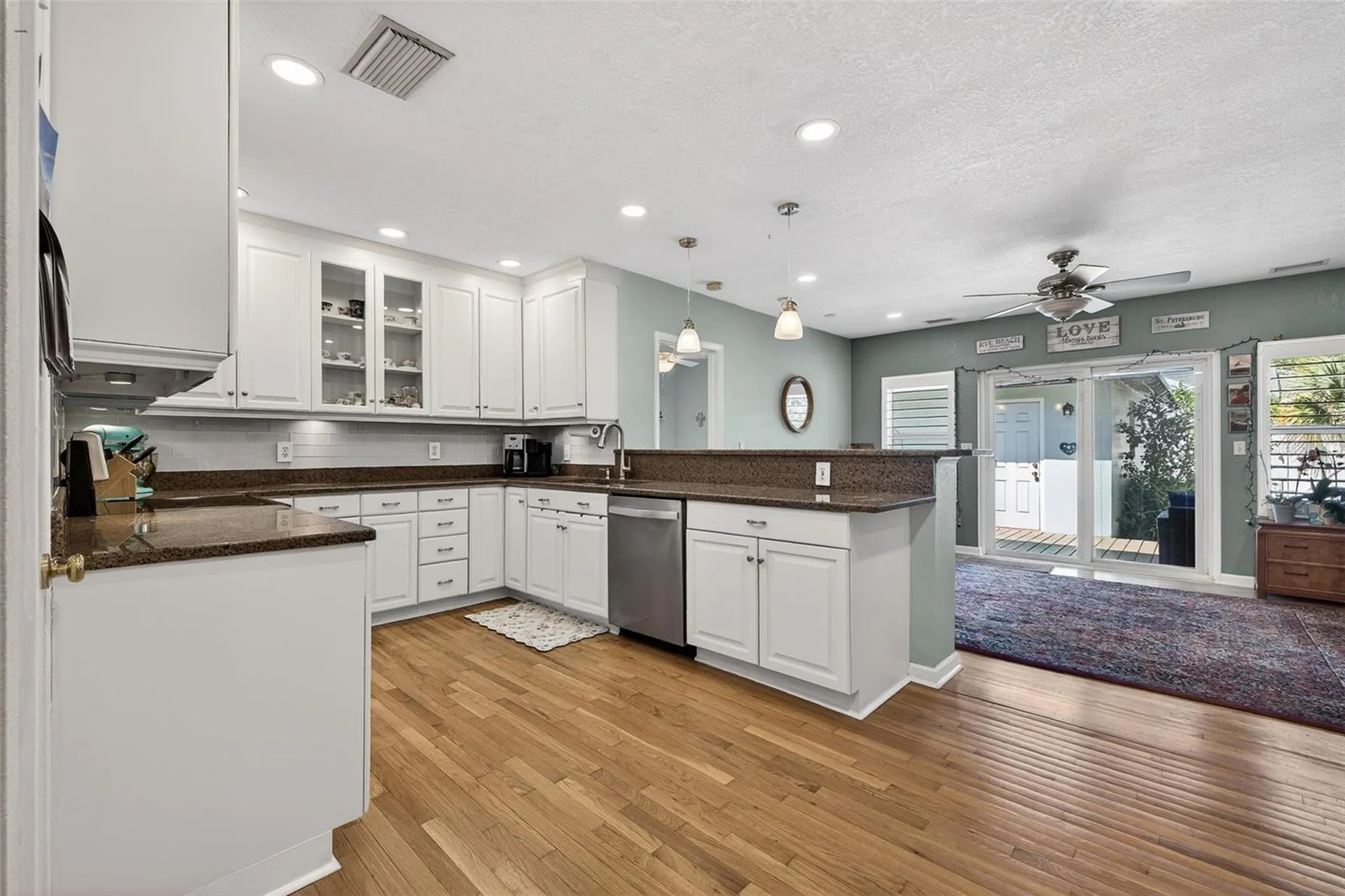 169 27th Avenue N St Petersburg FL 33704