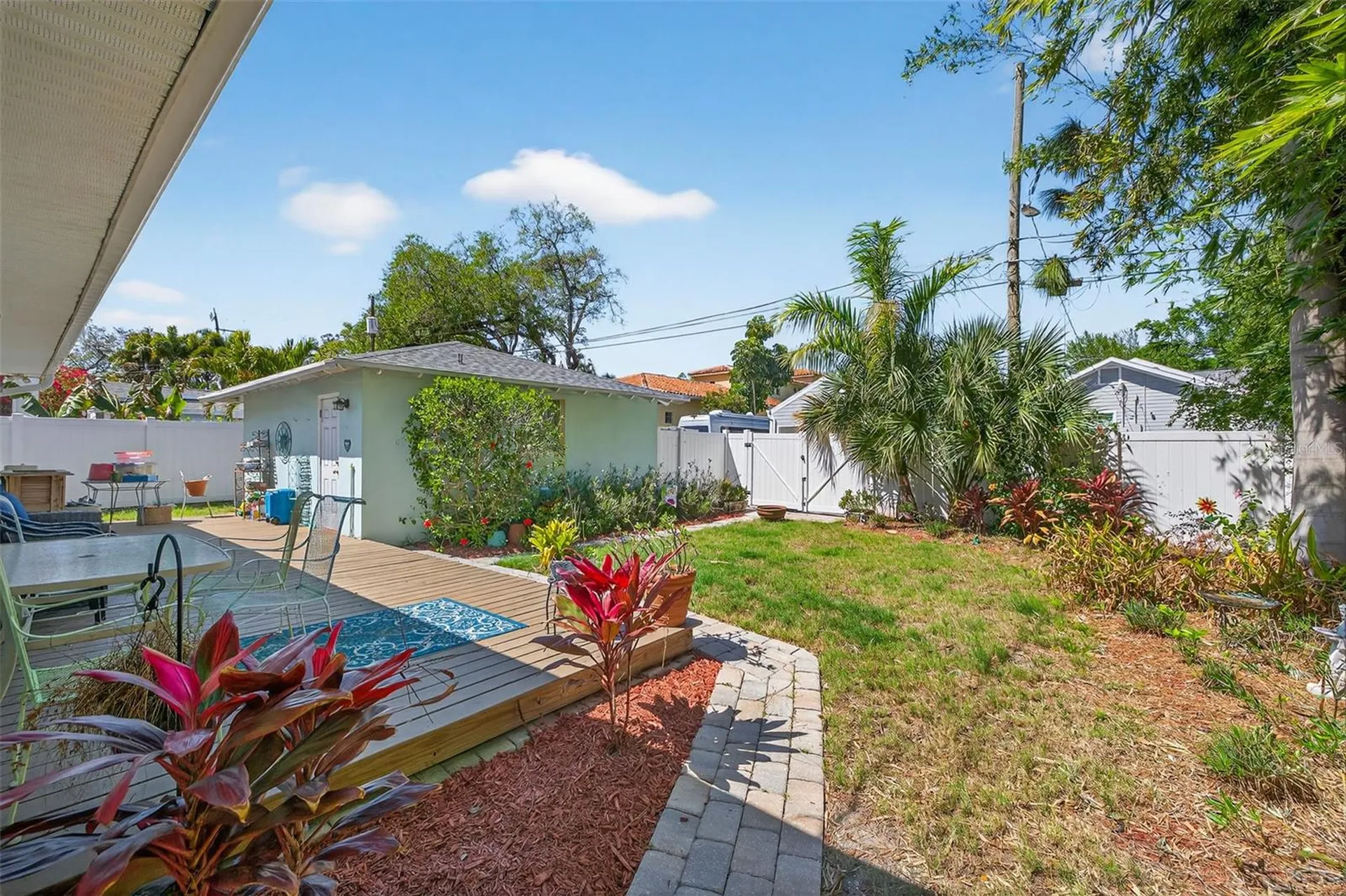 169 27th Avenue N St Petersburg FL 33704