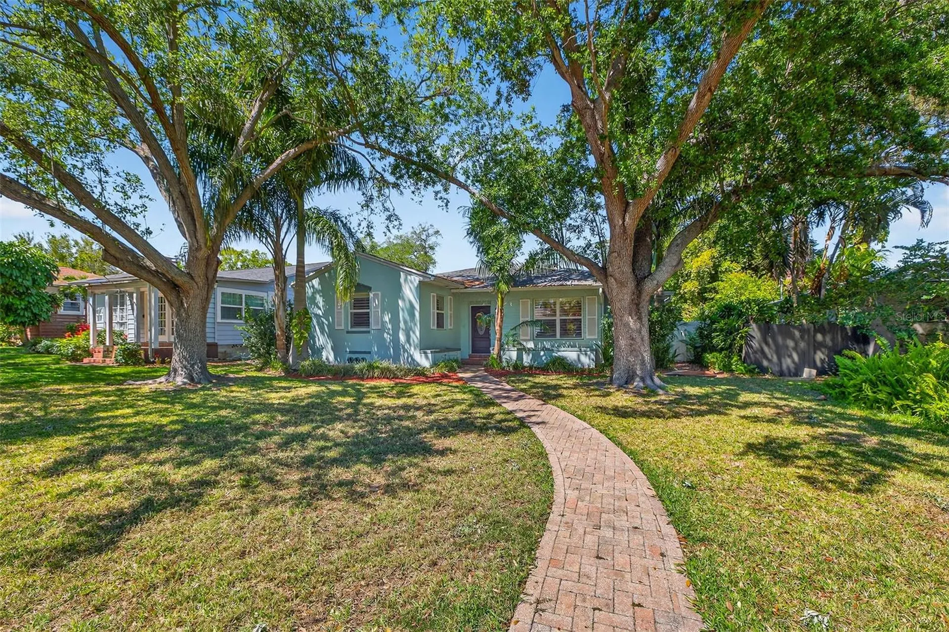169 27th Avenue N St Petersburg FL 33704