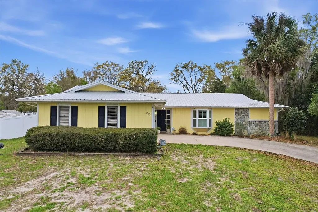 203 N Mcgowan Avenue Crystal River FL 34429