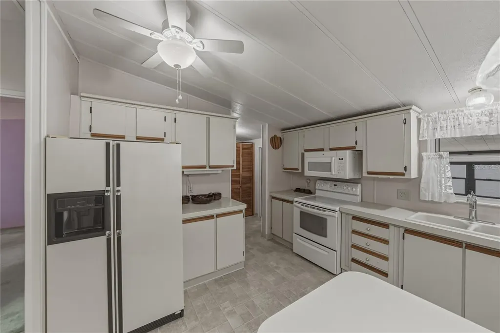 5556 Riviera Drive Zephyrhills FL 33541