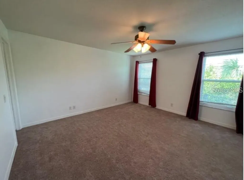 10216 Dolce Vista Drive NE St Petersburg FL 33702