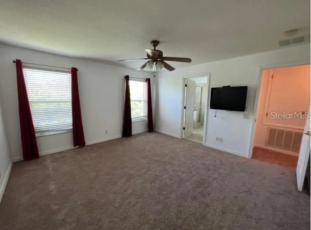 10216 Dolce Vista Drive NE St Petersburg FL 33702