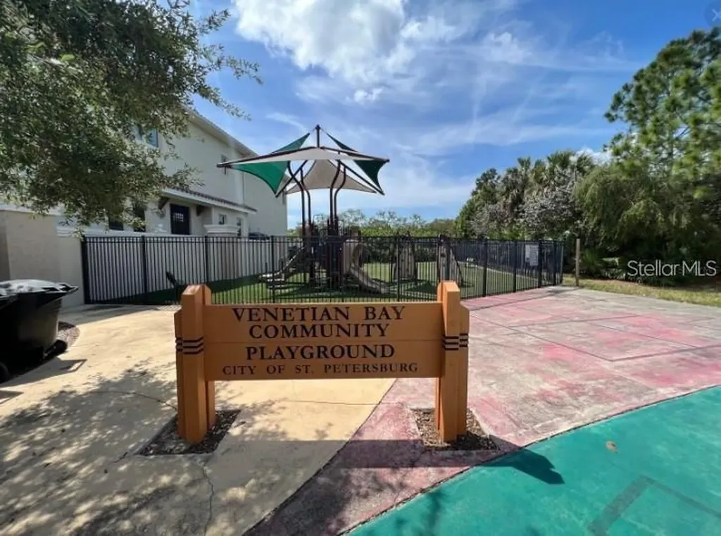 10216 Dolce Vista Drive NE St Petersburg FL 33702
