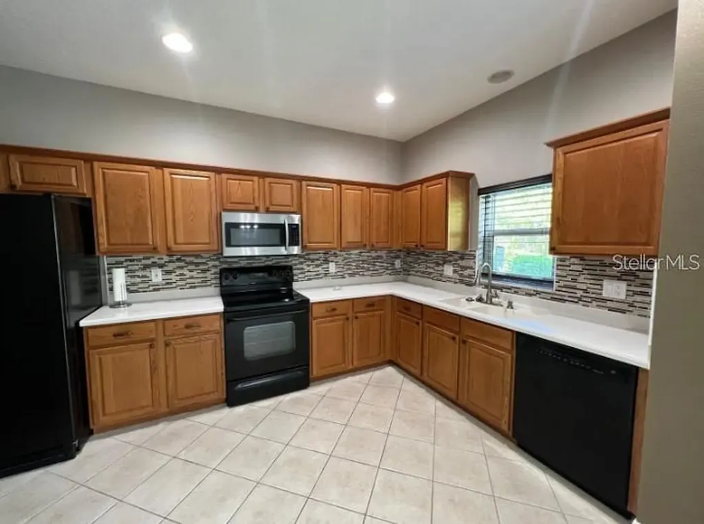 10216 Dolce Vista Drive NE St Petersburg FL 33702