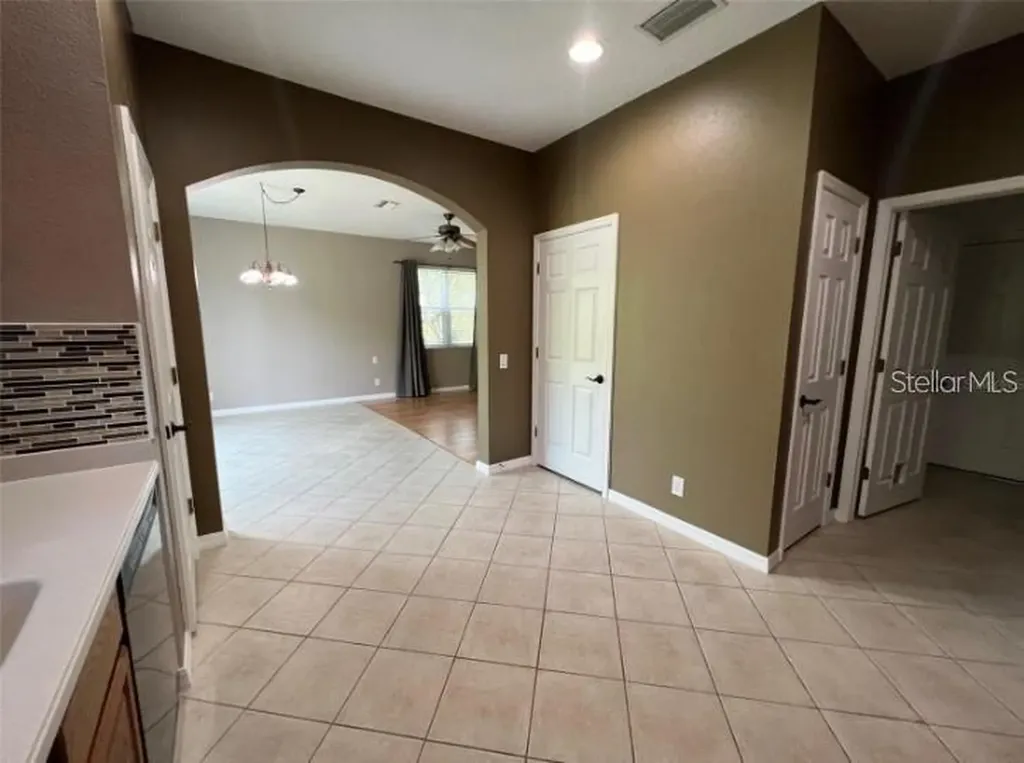 10216 Dolce Vista Drive NE St Petersburg FL 33702