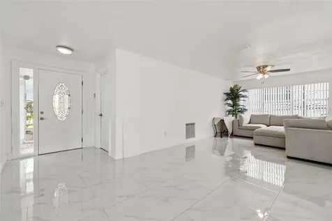 5803 Tampa Shores Boulevard Tampa FL 33615