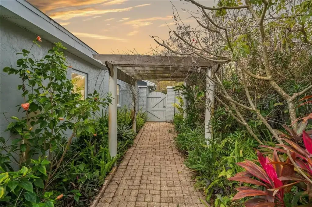2102 W Kyra Drive Tampa FL 33612