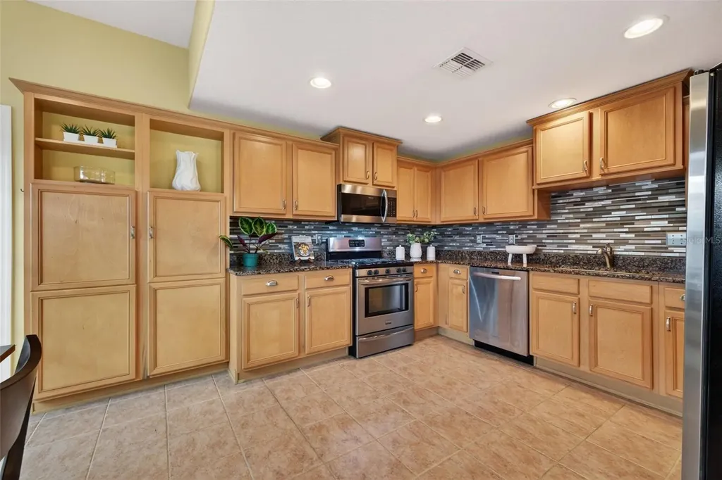 603 24th Avenue N St Petersburg FL 33704