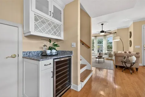 603 24th Avenue N St Petersburg FL 33704