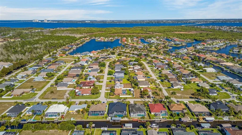 2002 SE 18th Avenue Cape Coral FL 33990