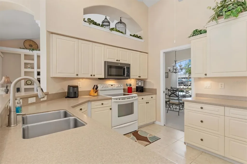 10123 Topsail Avenue Englewood FL 34224