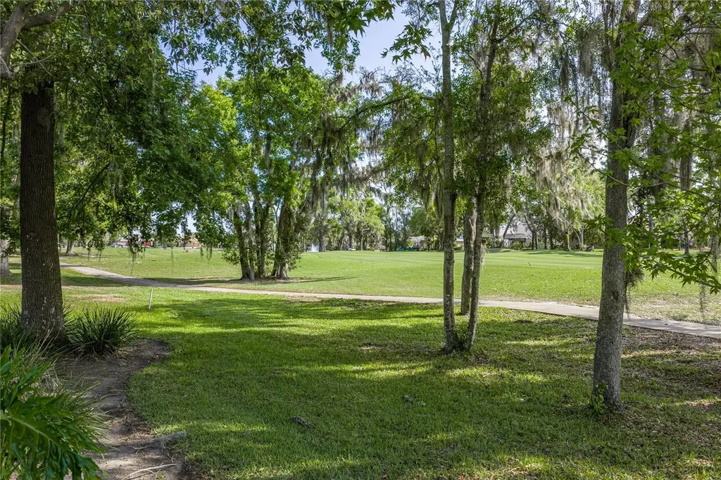 12410 Woodlands Circle Dade City FL 33525