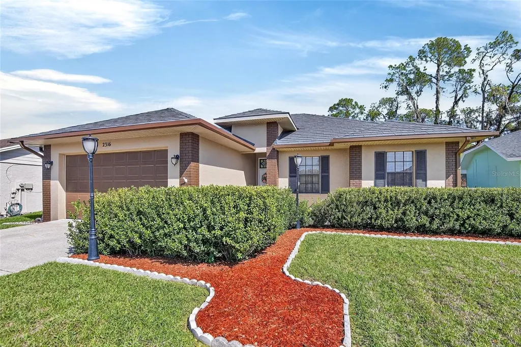 2316 Walden Place N Plant City FL 33566