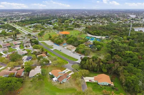 1417 SE Rivergreen Circle Port St Lucie FL 34952