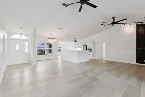 5729 King James Avenue Leesburg FL 34748