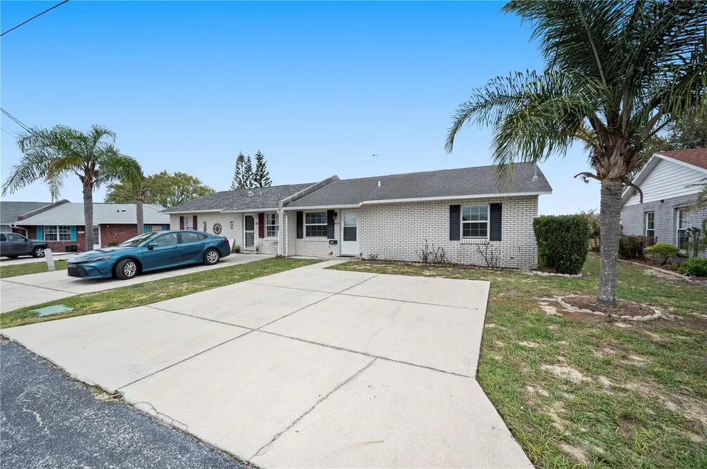 1435 Thousand Roses Drive N Lake Wales FL 33853